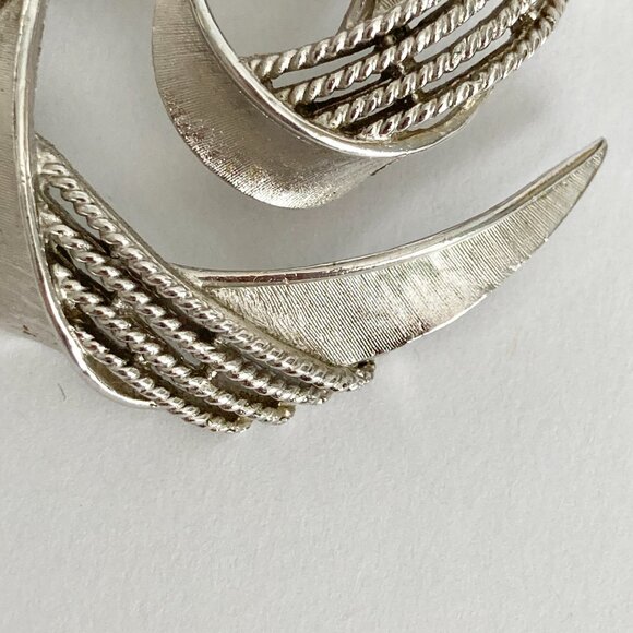 Vintage Crown Trifari Swirl Cable Circle Pin Brooch Silver Tone MCM Textured - Picture 6 of 12